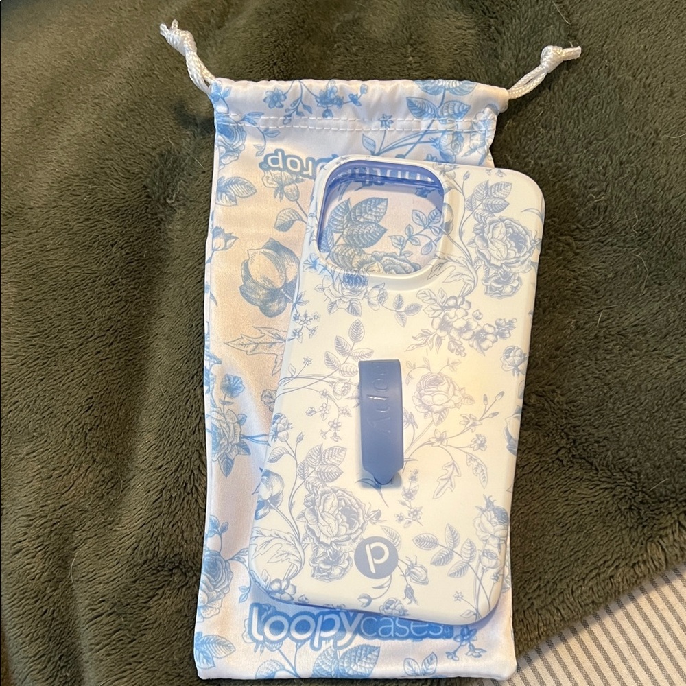 iPhone 13 Pro Loopy Case White and Blue Floral